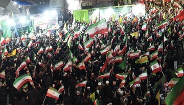 همخوانی سرود ملی مردم ارومیه در میدان