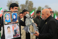 گرامیداشت شهدای مدرسه میناب با حضور خدام عتبه حسینی