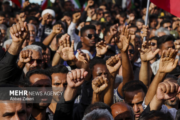 تشییع و تدفین پیکر دو شهید تازه شناسایی شده مدرسه شجره طیبه میناب