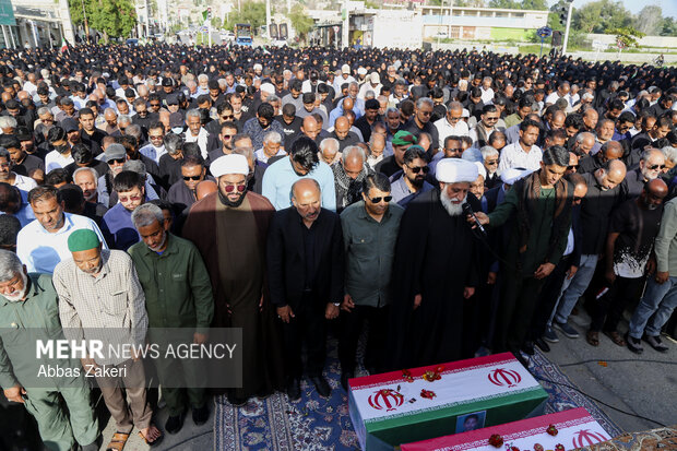 تشییع و تدفین پیکر دو شهید تازه شناسایی شده مدرسه شجره طیبه میناب