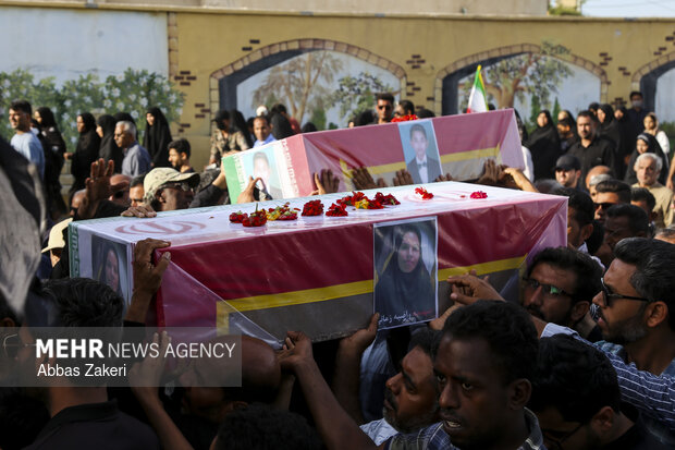 تشییع و تدفین پیکر دو شهید تازه شناسایی شده مدرسه شجره طیبه میناب