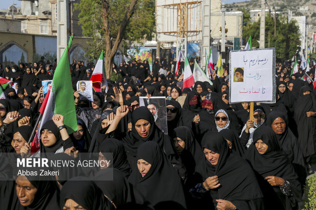 تشییع و تدفین پیکر دو شهید تازه شناسایی شده مدرسه شجره طیبه میناب