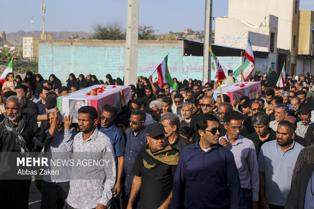 تشییع و تدفین پیکر دو شهید تازه شناسایی شده مدرسه شجره طیبه میناب