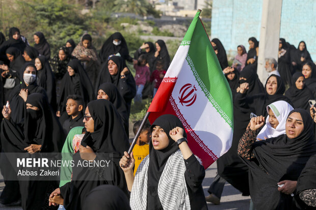 تشییع و تدفین پیکر دو شهید تازه شناسایی شده مدرسه شجره طیبه میناب