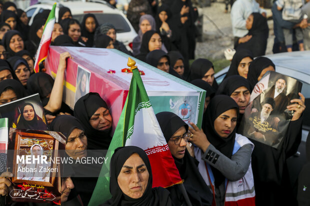 تشییع و تدفین پیکر دو شهید تازه شناسایی شده مدرسه شجره طیبه میناب