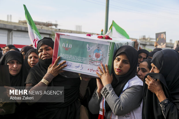 تشییع و تدفین پیکر دو شهید تازه شناسایی شده مدرسه شجره طیبه میناب