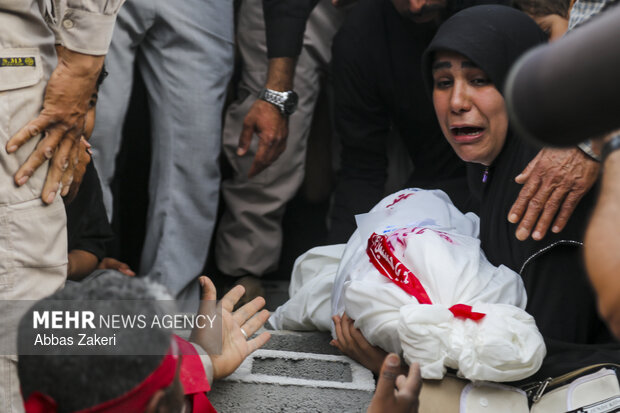 تشییع و تدفین پیکر دو شهید تازه شناسایی شده مدرسه شجره طیبه میناب