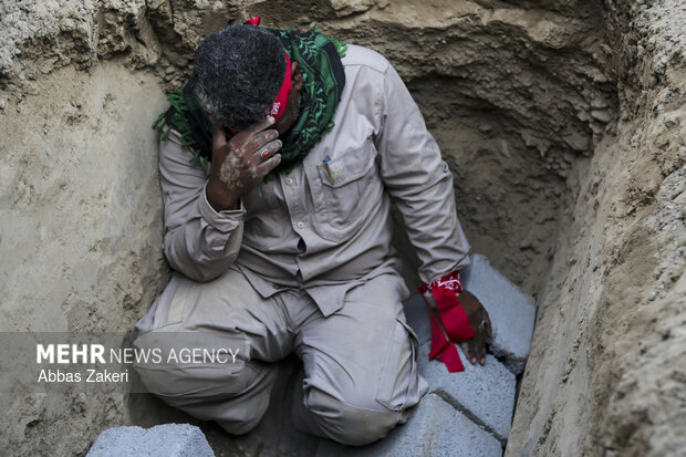 تشییع و تدفین پیکر دو شهید تازه شناسایی شده مدرسه شجره طیبه میناب