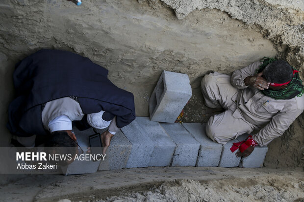 تشییع و تدفین پیکر دو شهید تازه شناسایی شده مدرسه شجره طیبه میناب