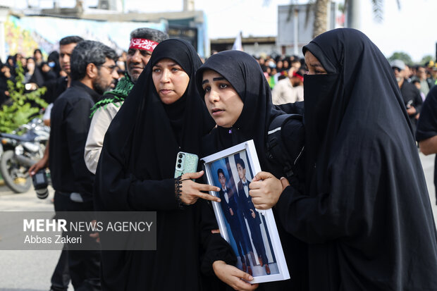 تشییع و تدفین پیکر دو شهید تازه شناسایی شده مدرسه شجره طیبه میناب