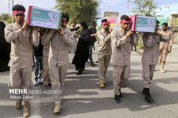 تشییع و تدفین پیکر دو شهید تازه شناسایی شده مدرسه شجره طیبه میناب