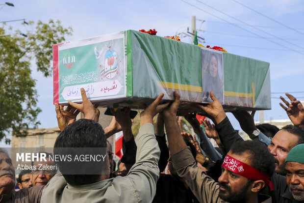 تشییع و تدفین پیکر دو شهید تازه شناسایی شده مدرسه شجره طیبه میناب