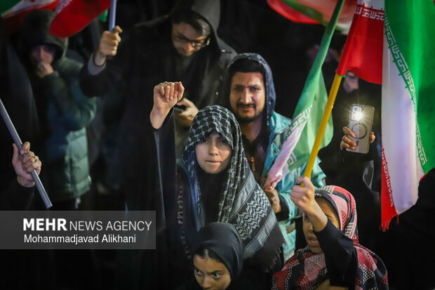 اجتماع حمایت از رزمندگان در مقابله با دشمن آمریکایی - صهیونی