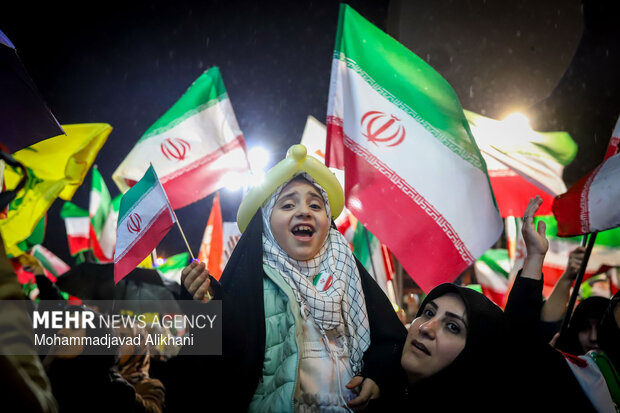 اجتماع حمایت از رزمندگان در مقابله با دشمن آمریکایی - صهیونی