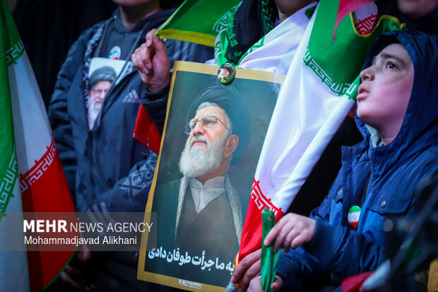 اجتماع حمایت از رزمندگان در مقابله با دشمن آمریکایی - صهیونی