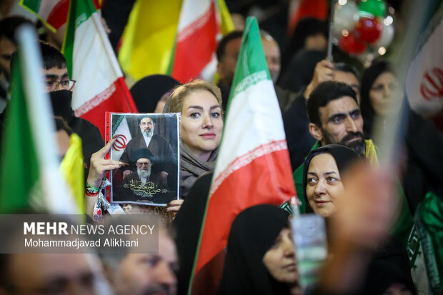 اجتماع حمایت از رزمندگان در مقابله با دشمن آمریکایی - صهیونی