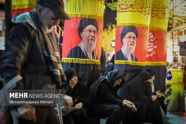 التجمعات الليلية في ساحة الثورة بطهران لدعم القوات المسلحة في مواجهة العدو الصهيوالامريكي