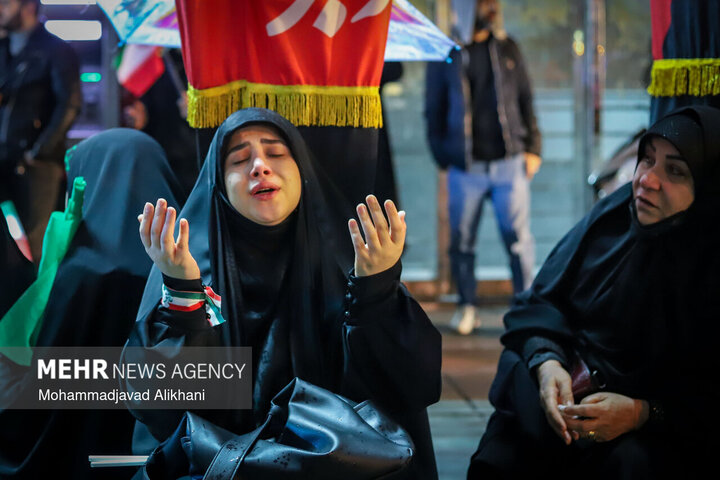 التجمعات الليلية في ساحة الثورة بطهران لدعم القوات المسلحة في مواجهة العدو الصهيوالامريكي
