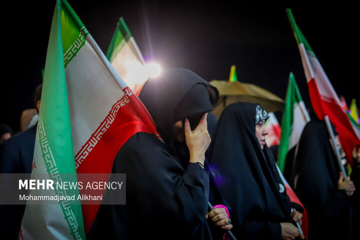 التجمعات الليلية في ساحة الثورة بطهران لدعم القوات المسلحة في مواجهة العدو الصهيوالامريكي