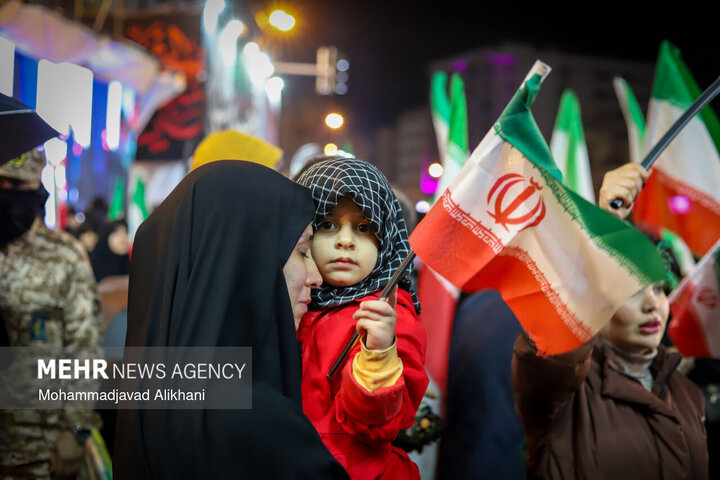 التجمعات الليلية في ساحة الثورة بطهران لدعم القوات المسلحة في مواجهة العدو الصهيوالامريكي