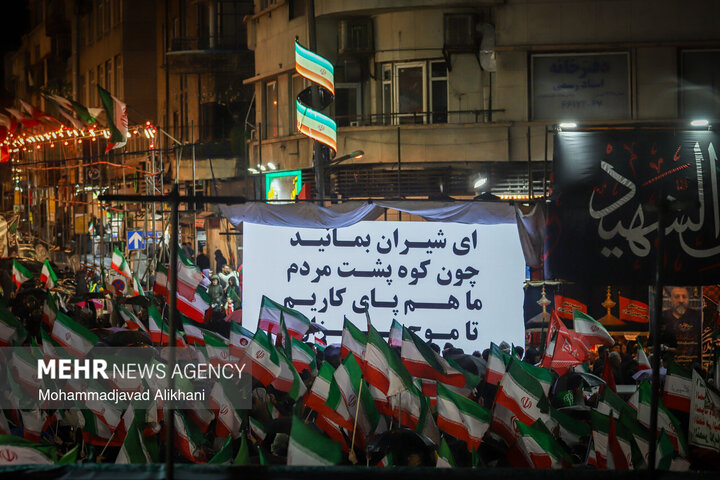 التجمعات الليلية في ساحة الثورة بطهران لدعم القوات المسلحة في مواجهة العدو الصهيوالامريكي