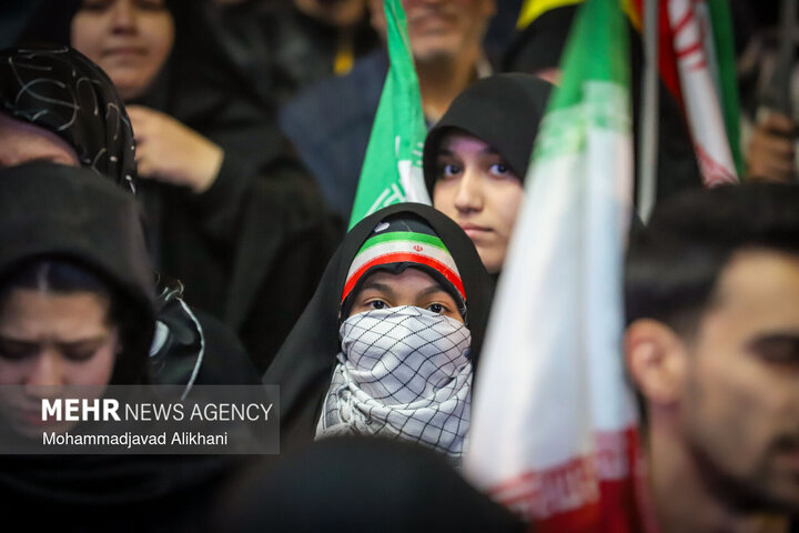 التجمعات الليلية في ساحة الثورة بطهران لدعم القوات المسلحة في مواجهة العدو الصهيوالامريكي