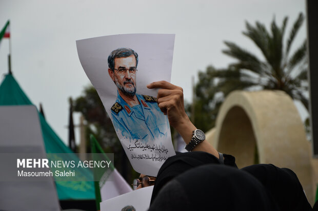 آغاز آیین تشییع سردار شهید «علیرضا تنگسیری» در بندرعباس