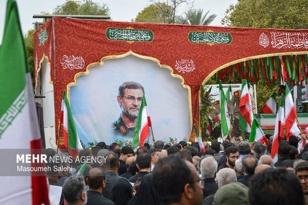 Şehit Komutan Alireza Tengsiri için Bender Abbas’ta cenaze töreni düzenlendi