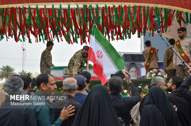 آغاز آیین تشییع سردار شهید «علیرضا تنگسیری» در بندرعباس