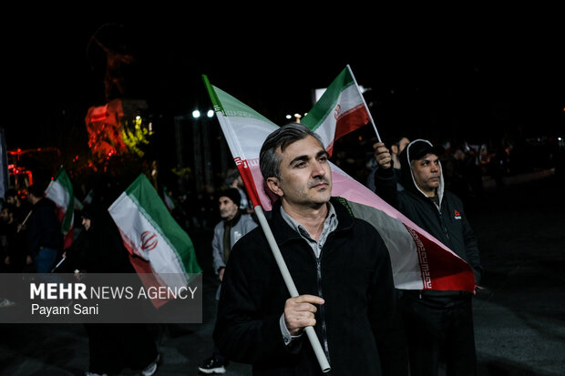 اجتماع حمایت از رزمندگان در مقابله با دشمن آمریکایی - صهیونی