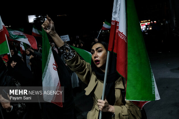 اجتماع حمایت از رزمندگان در مقابله با دشمن آمریکایی - صهیونی
