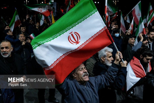 اجتماع حمایت از رزمندگان در مقابله با دشمن آمریکایی - صهیونی