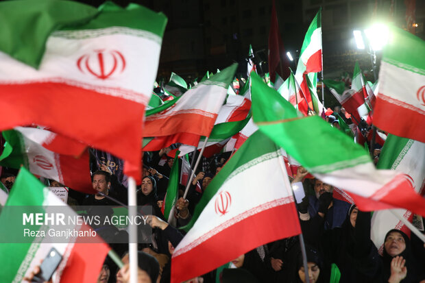 اجتماع حمایت از رزمندگان در مقابله با دشمن آمریکایی - صهیونی