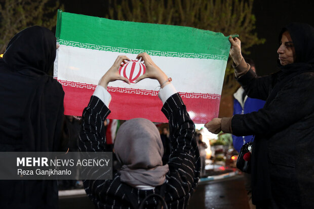 اجتماع حمایت از رزمندگان در مقابله با دشمن آمریکایی - صهیونی