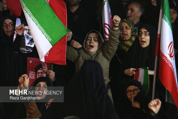اجتماع حمایت از رزمندگان در مقابله با دشمن آمریکایی - صهیونی