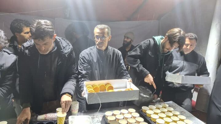 برپایی ایستگاه صلواتی دادگستری لرستان در خیابان انقلاب خرم‌آباد