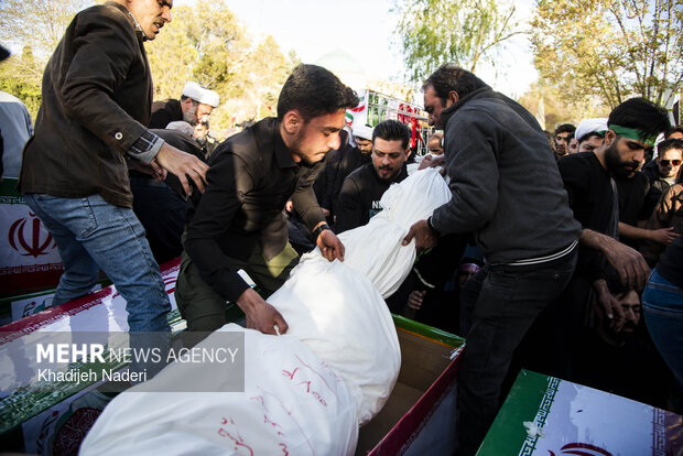 تشییع ۲۷شهید جنگ رمضان در اصفهان