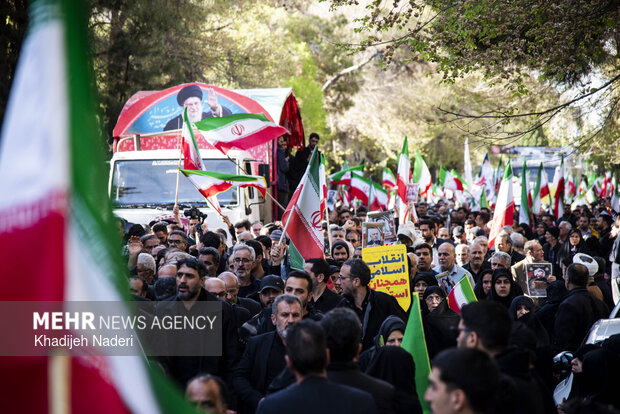 تشییع ۲۷شهید جنگ رمضان در اصفهان