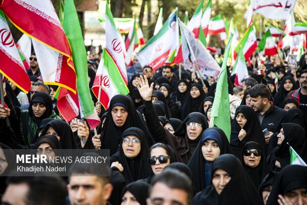 تشییع ۲۷شهید جنگ رمضان در اصفهان