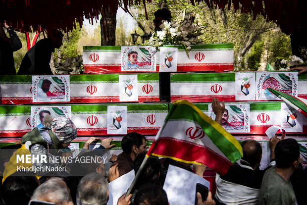 تشییع ۲۷شهید جنگ رمضان در اصفهان