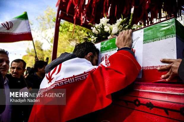 تشییع ۲۷شهید جنگ رمضان در اصفهان