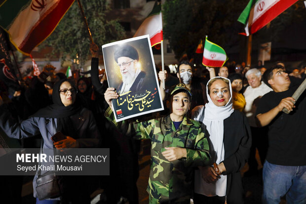 اجتماع شبانه مردم اهواز