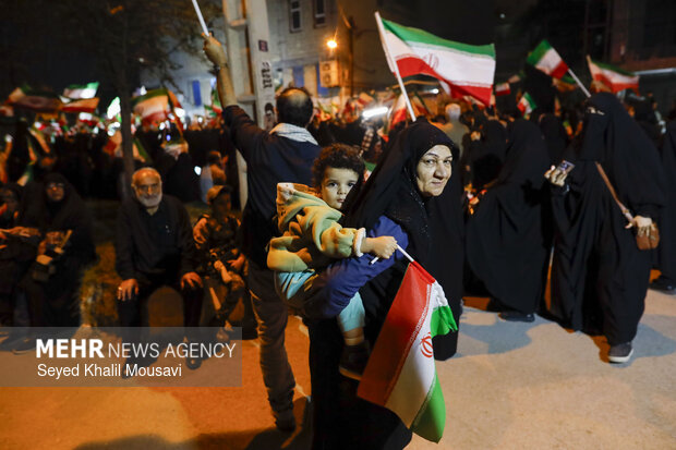 اجتماع شبانه مردم اهواز