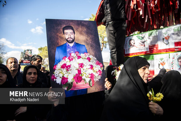 تشییع ۲۷شهید جنگ رمضان در اصفهان