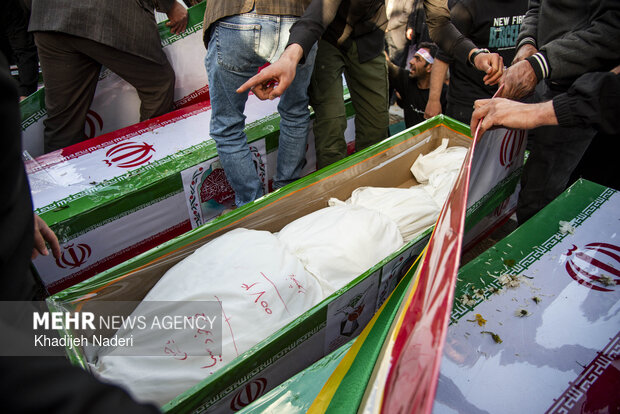 تشییع ۲۷شهید جنگ رمضان در اصفهان