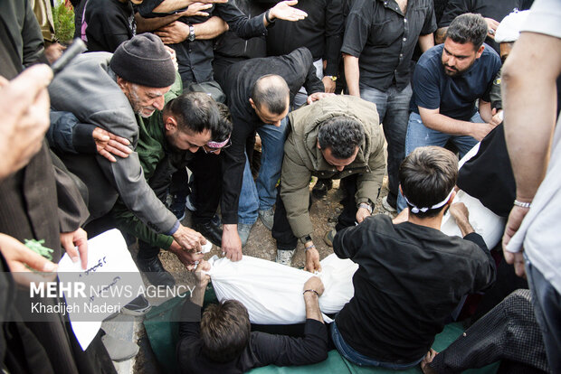 تشییع ۲۷شهید جنگ رمضان در اصفهان