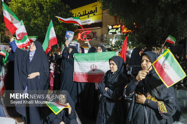 اجتماع شبانه مردم اهواز