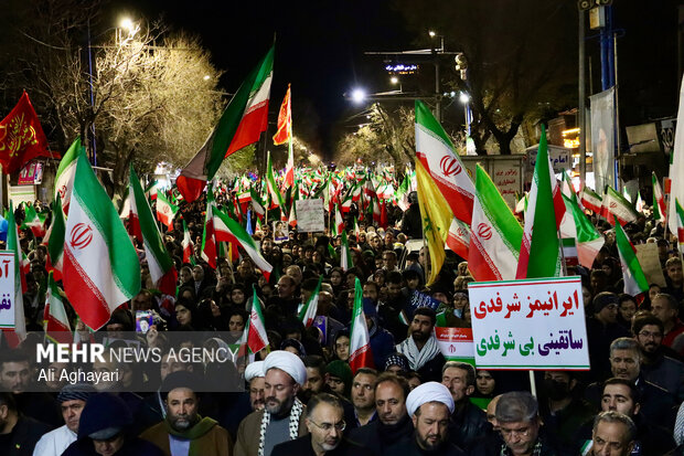 اجتماع شبانه مردم ارومیه