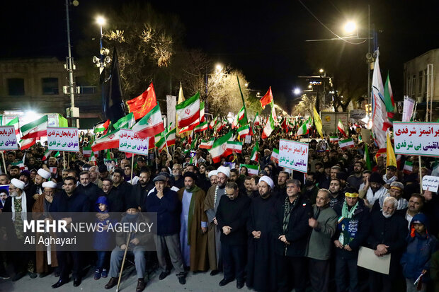 اجتماع شبانه مردم ارومیه