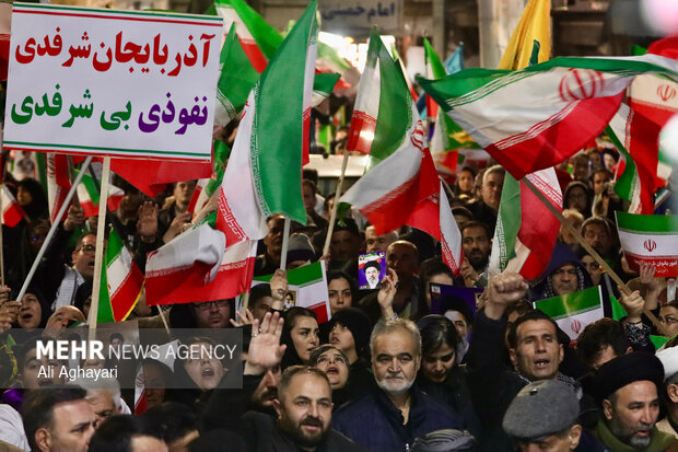 اجتماع شبانه مردم ارومیه